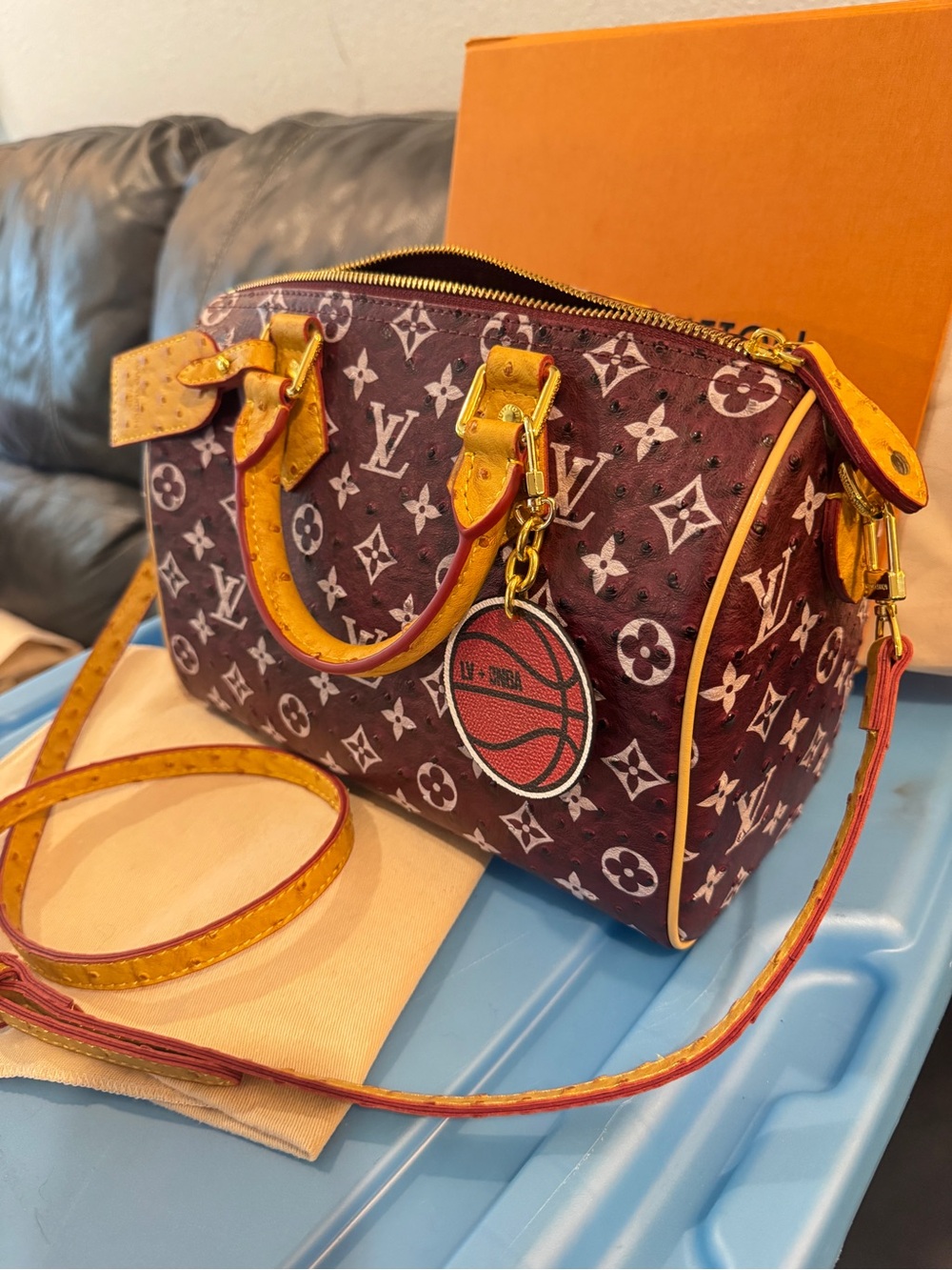 Louis Vuitton Burgundy Monogram Speedy 25 Bandolier Satchel with insert - Picture 10 of 11